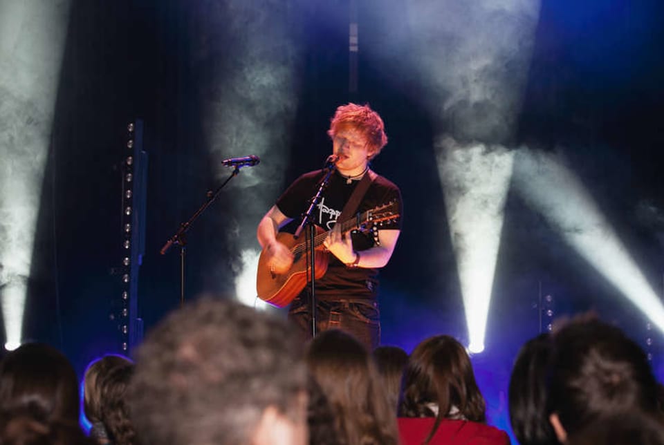 Beim SRF 3 Showcase trat Ed Sheeran ohne Band auf. 