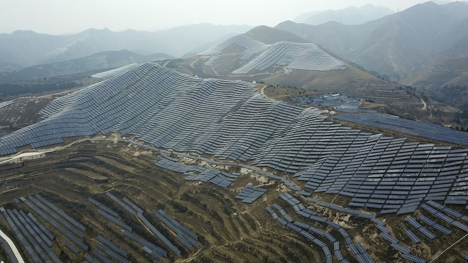 Zahlreiche Solaranlagen auf Berg