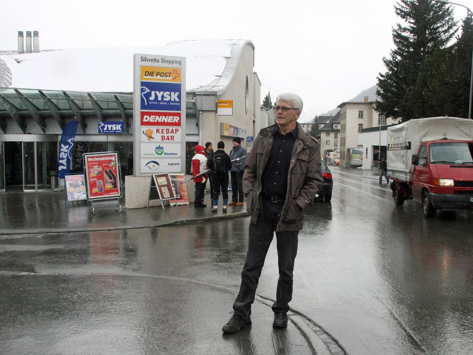Andreas Egli an der Bahnhofstrasse in Davos.