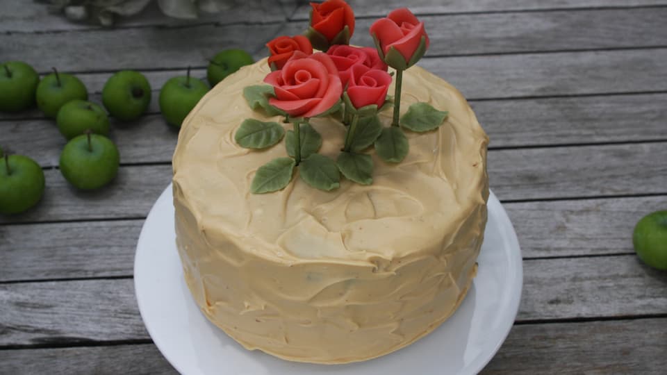 Gewürztorte mit Caramel-Crème.