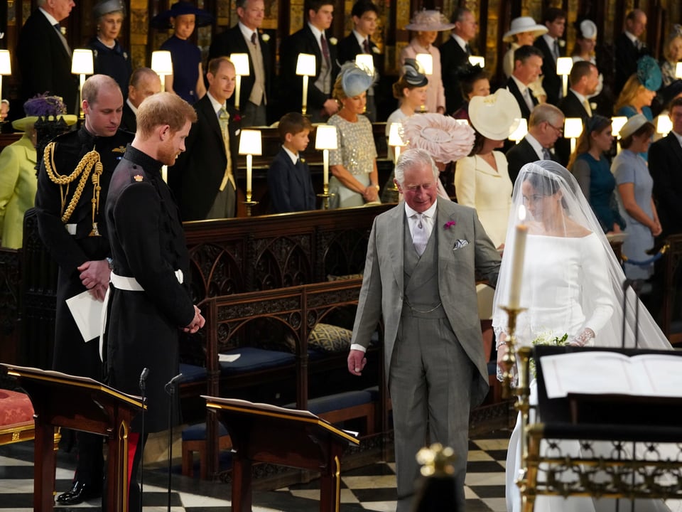 Prinz Charles führt Meghan Markle zum Altar