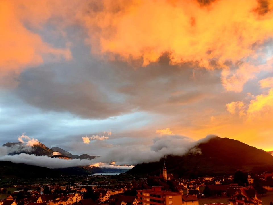 Die Stimmung ändert im Minutentakt. Wunderschöne Abendstimmung in Schwyz