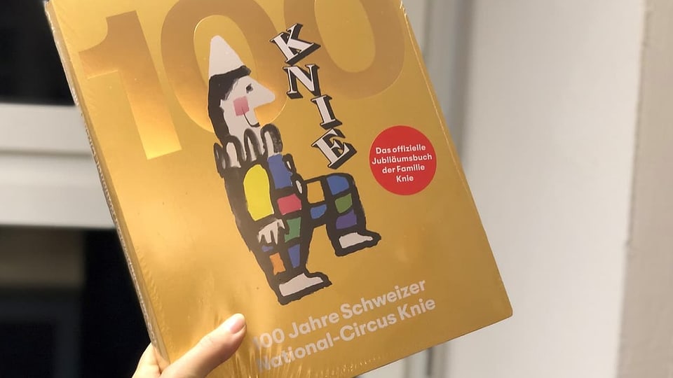 Jubiläumsbuch Circus Knie Foto von einem Buch über den Circus Knie.