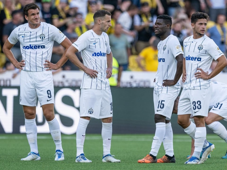 Viele Wenn und Aber Vier FCZ-Spieler stehen auf dem Platz.