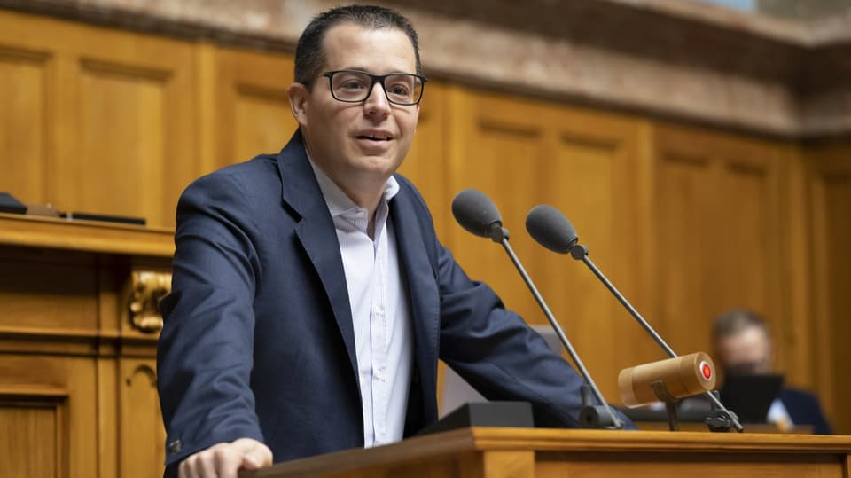 Marco Romano, Mitte TI, spricht am 30. September 2022 im Nationalrat in Bern.