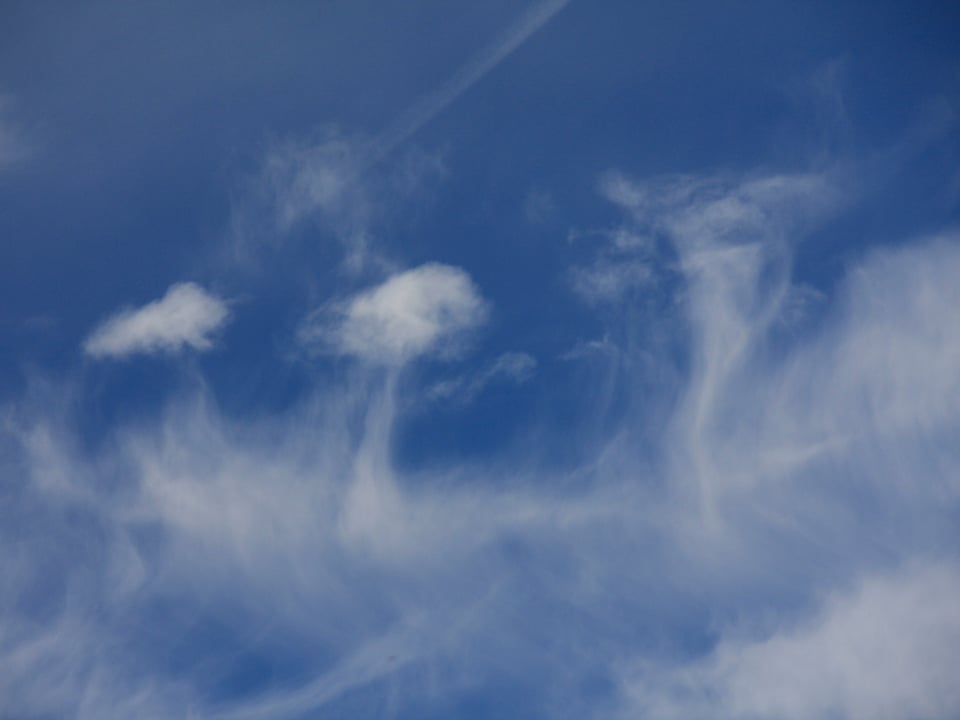 Interessante Wolkenformationen am Himmel.