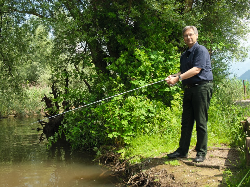 In seiner Freizeit geht Guido Graf gerne fischen.
