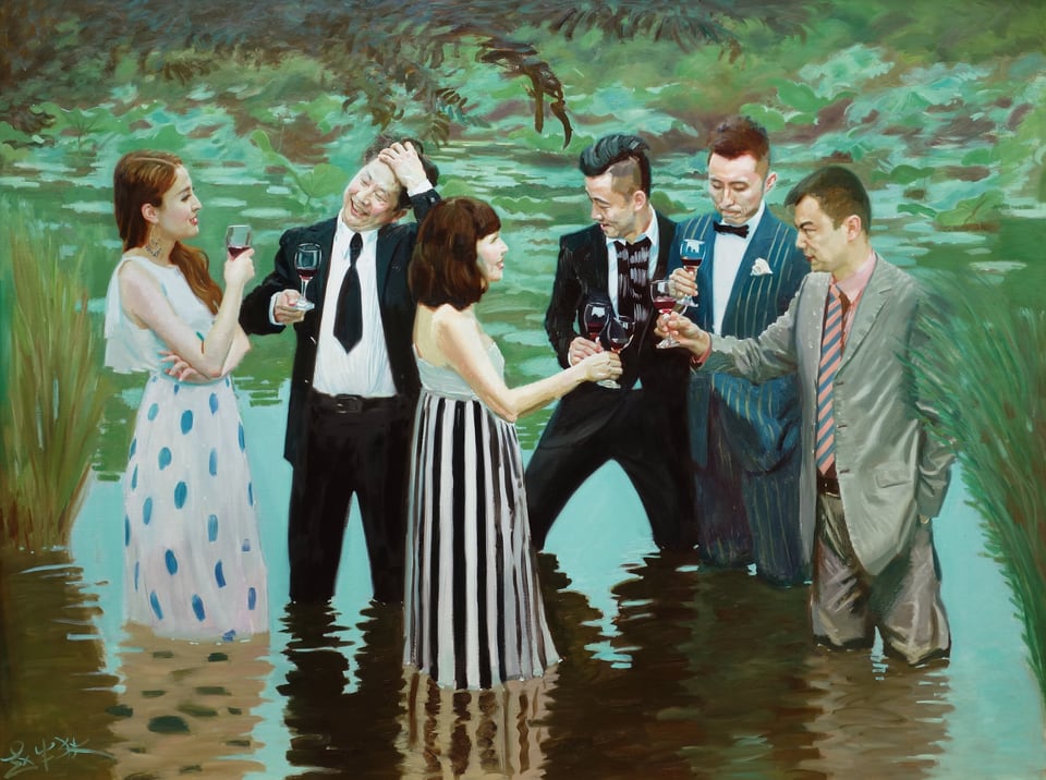Bild: Vier Männer und zwei Frauen in eleganter Kleidung stossen mit Weingläsern an. Sie stehen bis zu den Knien in einem Gewässer. 