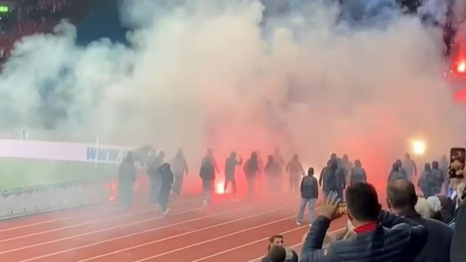 Die wüsten Szenen nach dem Derby