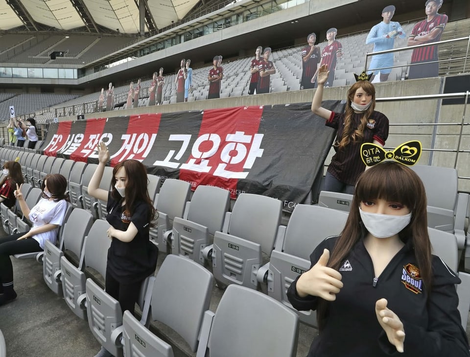 Sorgen für Wirbel Die Mannequins im Stadion des FC Seoul.