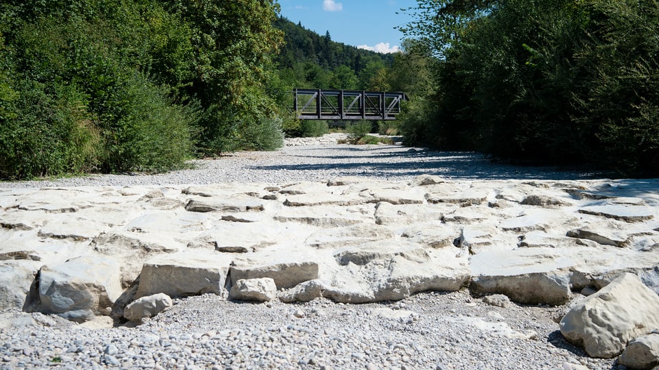 Ausgetrocknetes Flussbett der Töss bei Wila (ZH).