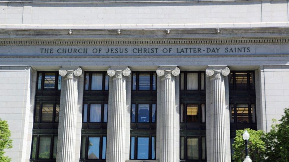 Ein Gebäude, das als Kirche beschriftet ist.