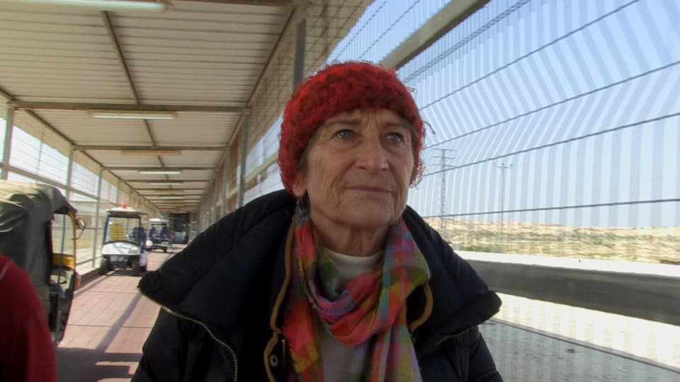 Ursula Hauser verlässt Gaza durch die Sperrzone von Erez.