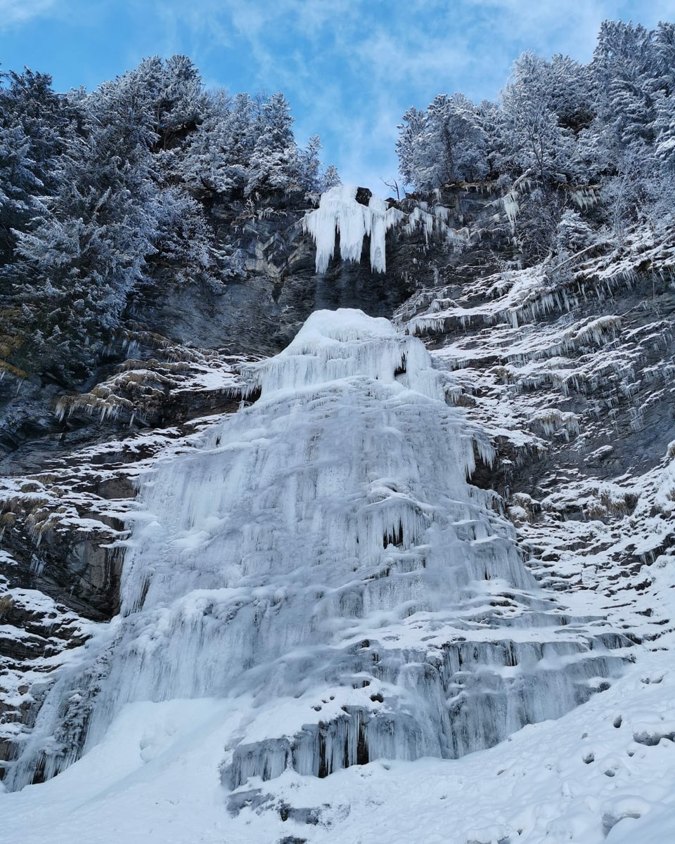 «Beim Spaziergang in Engelberg entdeckt. Der obere Teil des Wasserfalls sieht aus wie drei Engel.»