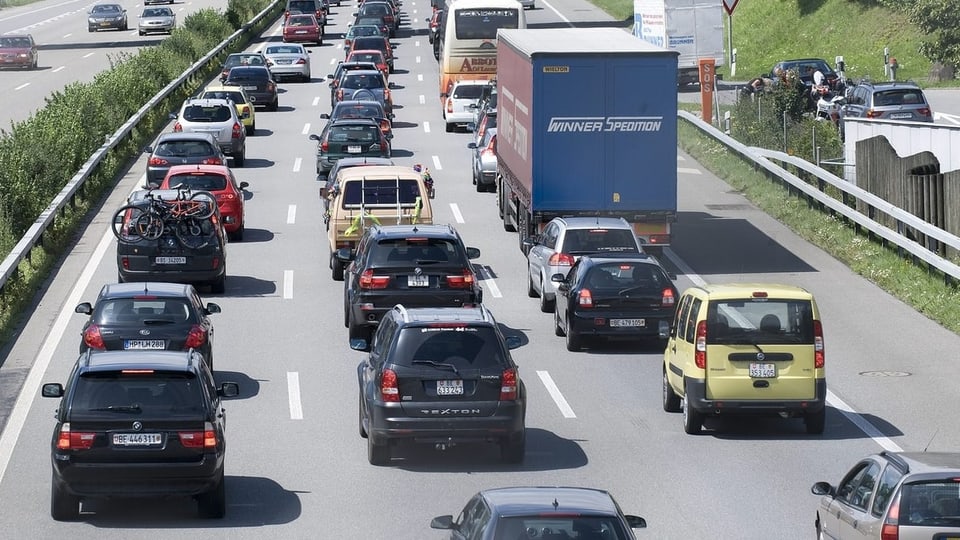 Stau auf der A1 im Grauholz.