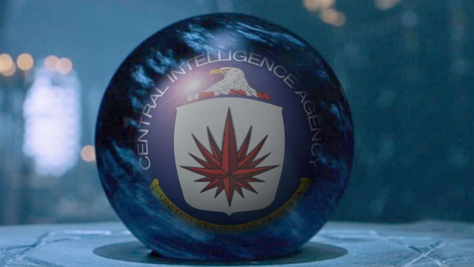 Kristallkugel, darin das Logo des CIA.