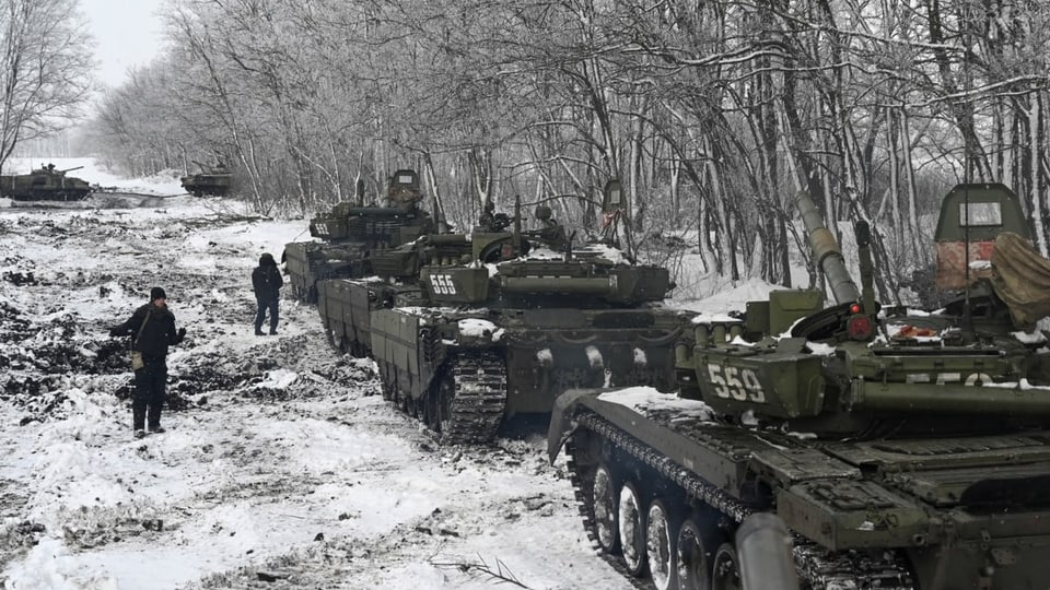 Russische Panzergrenadiere üben in der Region Rostow nahe an der Grenze zur Ukraine.