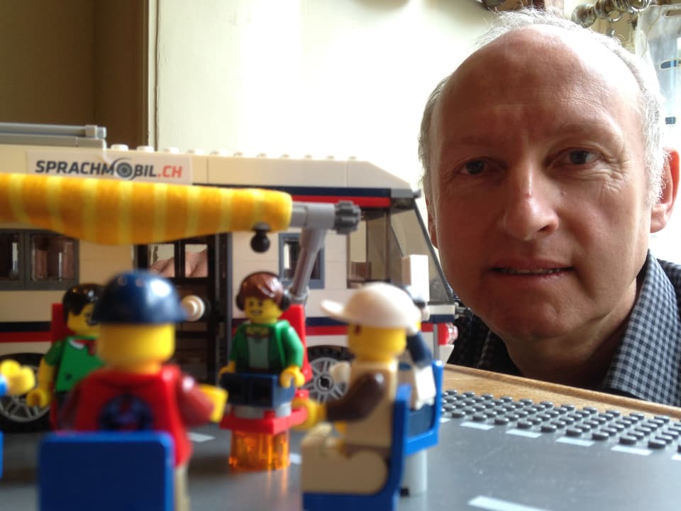 Billy Meyer hinter Lego-Mobil