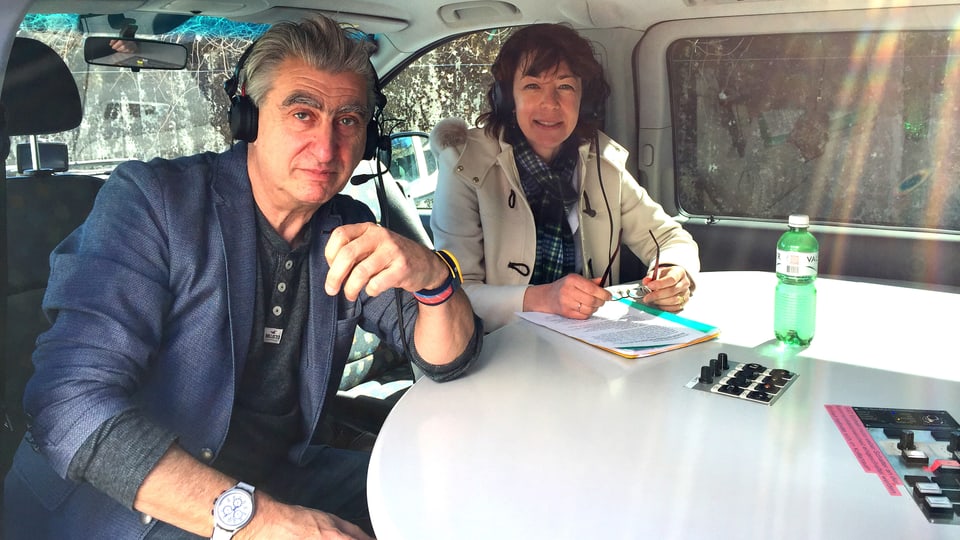 NIck Hayek (links) und Susanne Brunner vom Tagesgespräch im Übertragungswagen.
