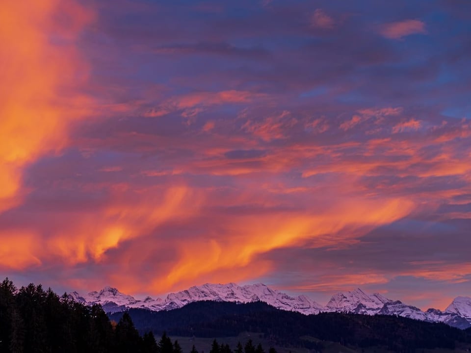 Heimenschwand/BE Abendrot über den Berner Alpen