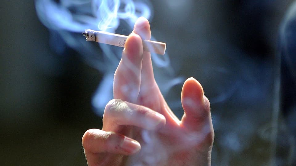 Schweizer rauchen mehr als sie zugeben