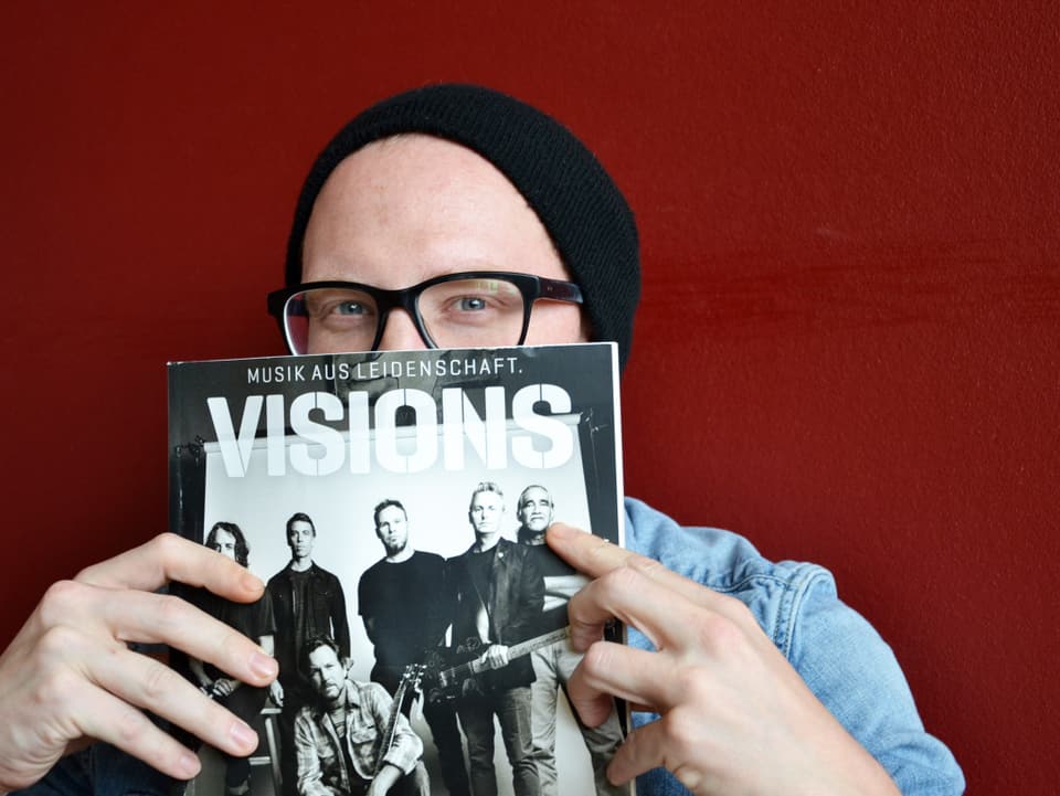 Dominique Iten mit einer Ausgabe von Visions