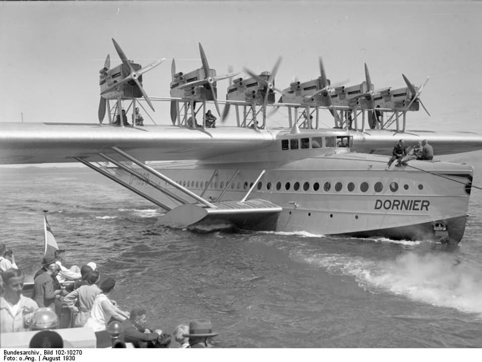Das Riesen-Flugschiff Do X mit seinen 12 Motoren und 7000 PS auf dem Bodensee bei Altenrhein.