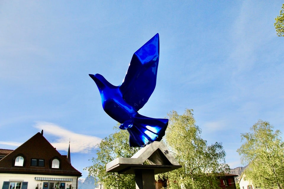 Blauer Vogel aus Metall