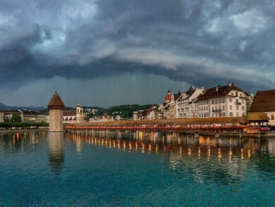 Gewitterwolke über Luzern
