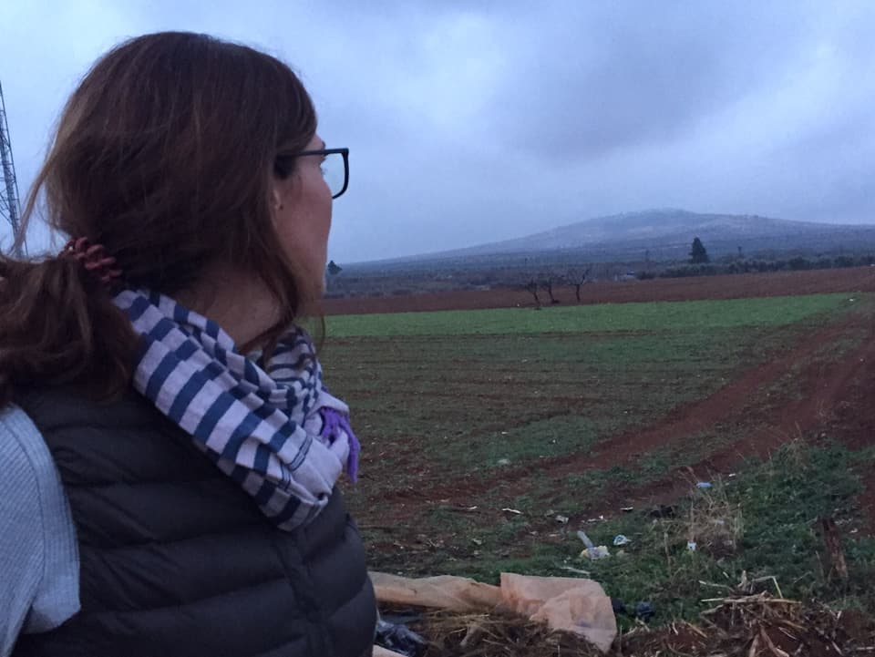 SRF-Korrespondentin blickt von Türkei über Grenze nach Syrien