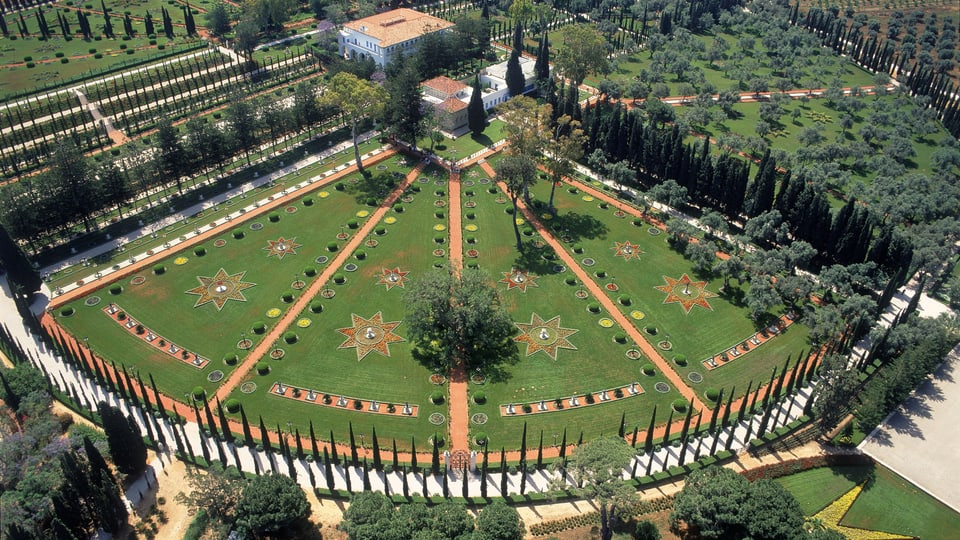Umringt von üppigen Gärten: das Grab von Bahá’u’lláh