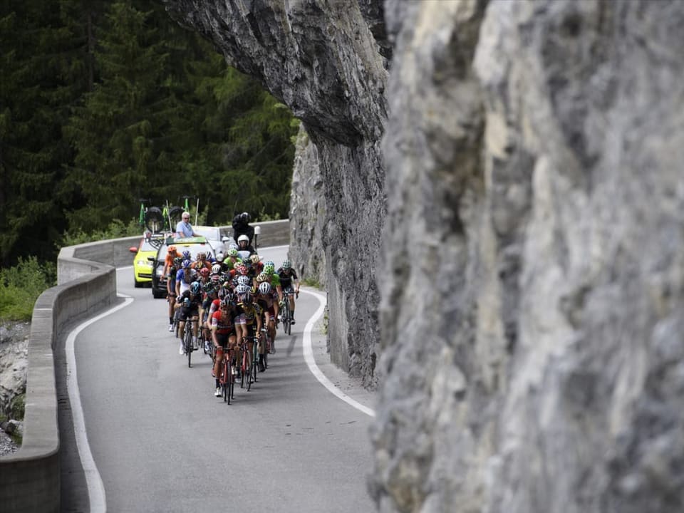 Radfahrer erklimmen den Albula