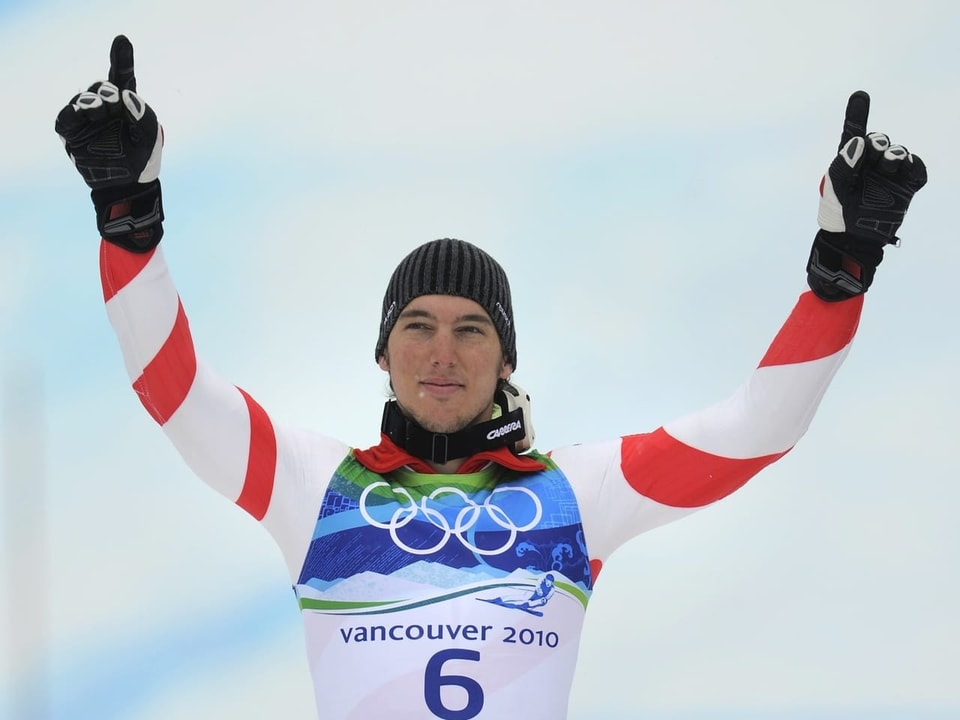 Für ihn eine fast schon übermässige Geste Carlo Janka bejubelt im Zielraum von Whistler Olympia-Gold.
