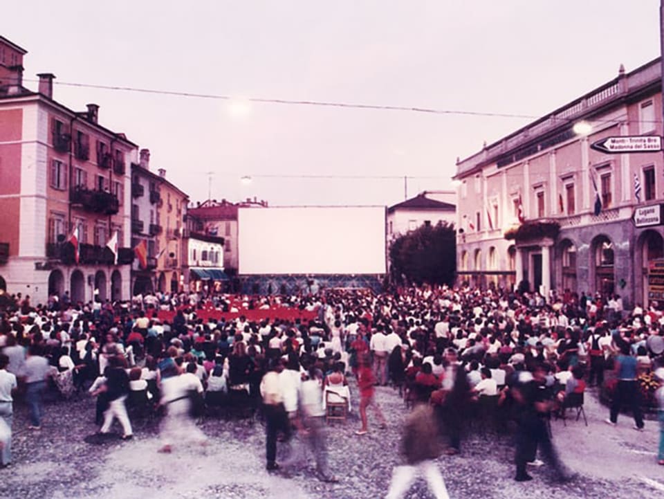 Old recording: the hustle and bustle of Piazza Grande