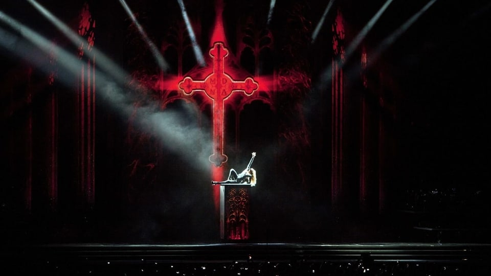 Religiöse Symbole im Alltag Sängerin Madonna auf der Bühne