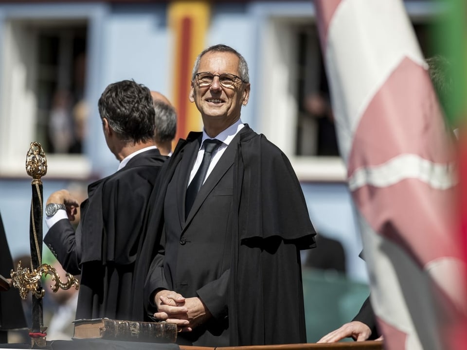 Der Appenzeller Regierungspräsident steht bei seiner Amtseinführung an der Landsgemeinde auf dem Podium.