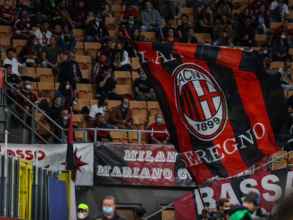 Fans im Giuseppe-Meazza-Stadion in Mailand.