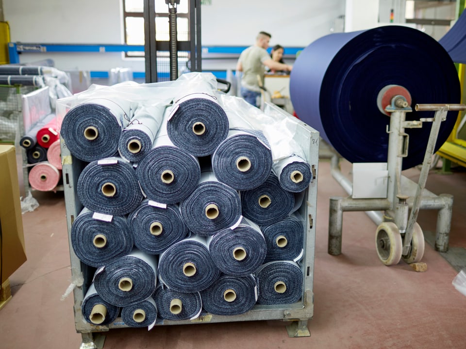 Textilienrollen in einer Fabrik