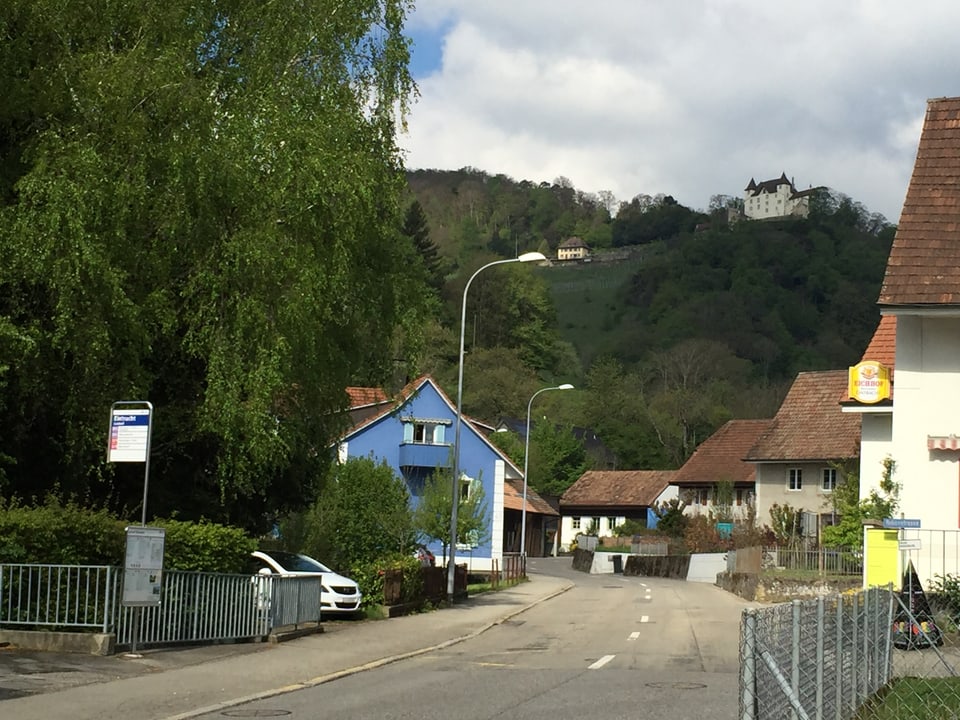 Das Schloss oberhalb von Lostorf.