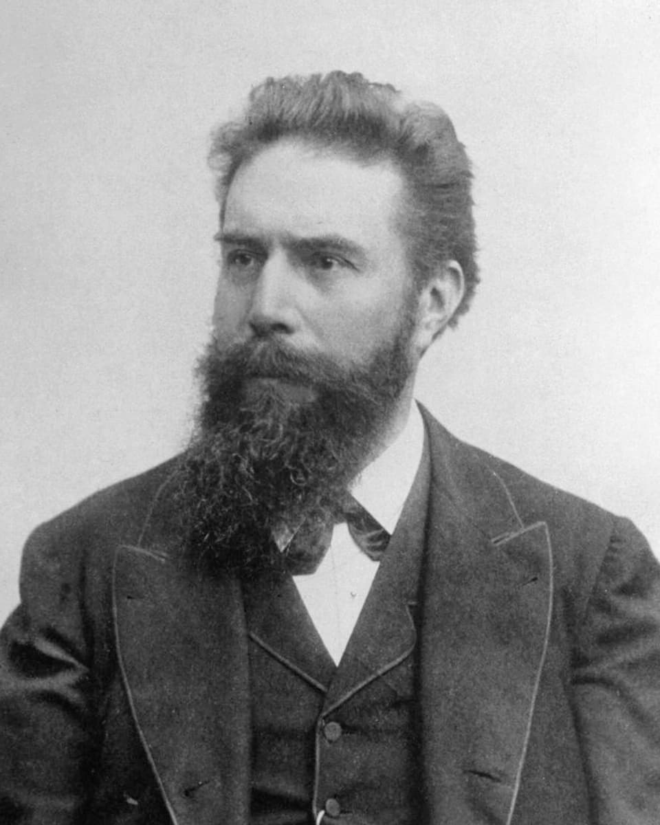 Wilhelm Conrad Röntgen auf einer alten Schwarzweiss-Aufnahme.