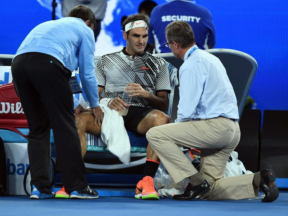 Federer braucht medizinische Unterstützung