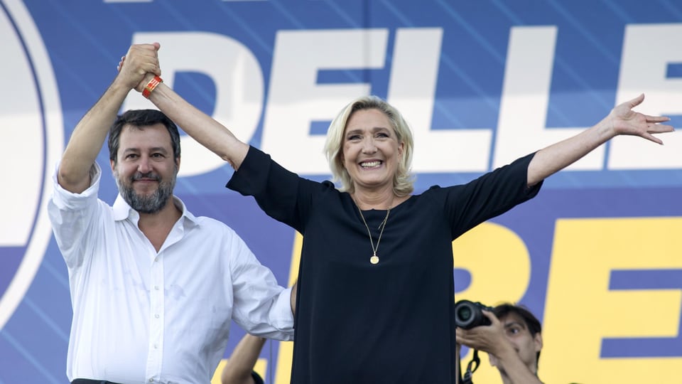 Zu Gast bei Matteo Salvini in Pontida: Marine Le Pen. 