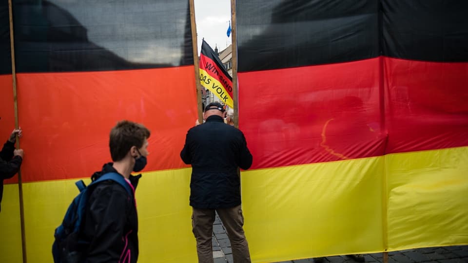 AfD-Anhänger demonstrieren 2020 im deutschen Altenburg