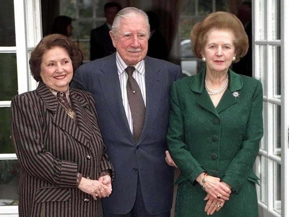 Thatcher zu Besuch beim chilenischen Diktator Pinochet und seiner Gattin.
