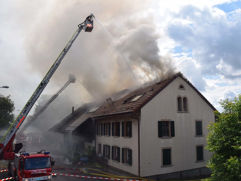 Bauernhaus in Brand.