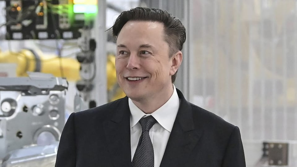 Musk in der Tesla-Fabrik in Berlin