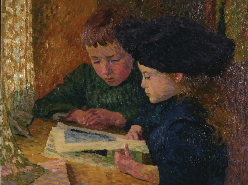 Zwei Kinder mit am Tisch