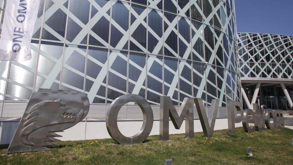 Das OMV-Gebäude mit dem Logo in Rumänien.