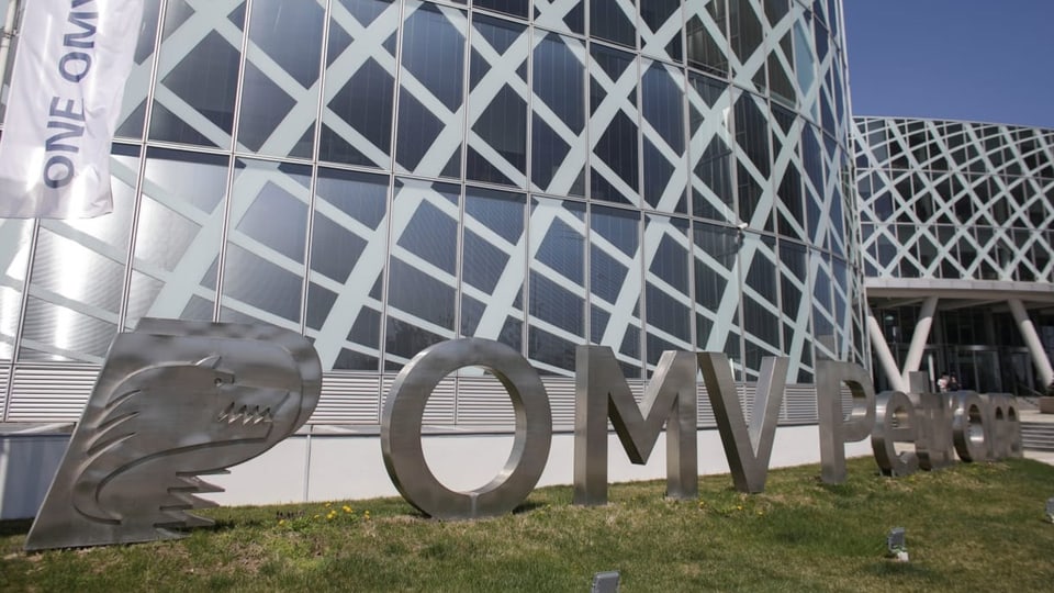 Das OMV-Gebäude mit dem Logo in Rumänien.