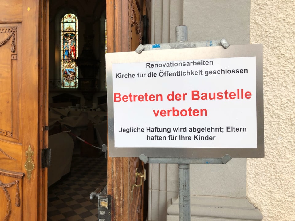 Kirche St. Mauritius in Appenzell, Schild betreten verboten